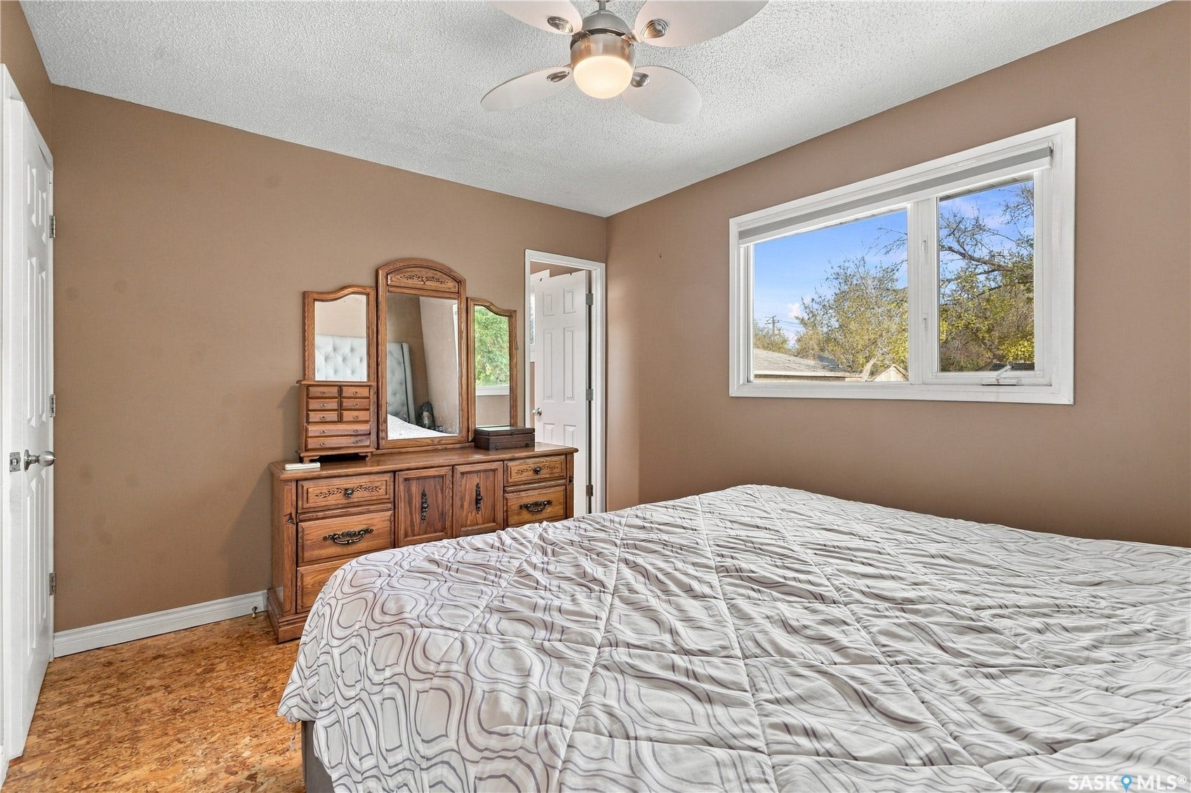 158 Smallwood Crescent, Saskatoon SK S7L 4Z6