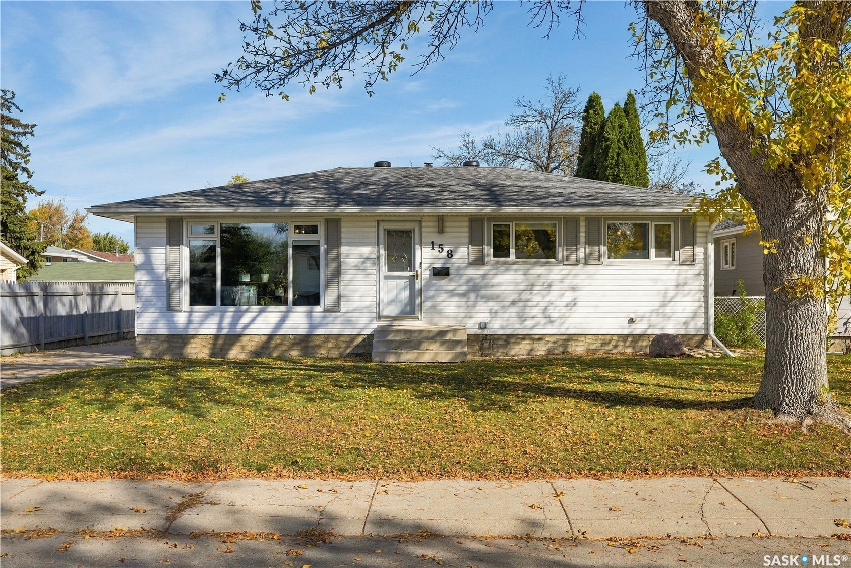 158 Smallwood Crescent, Saskatoon SK S7L 4Z6
