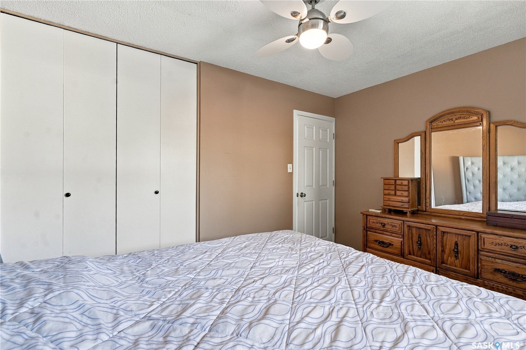 158 Smallwood Crescent, Saskatoon SK S7L 4Z6