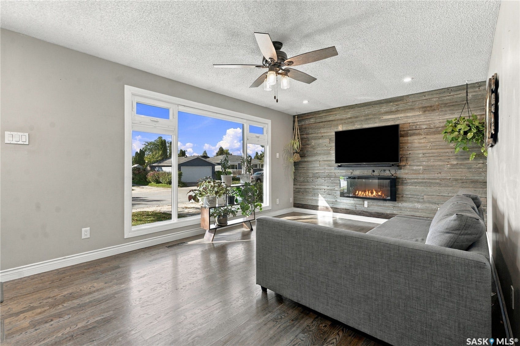 158 Smallwood Crescent, Saskatoon SK S7L 4Z6