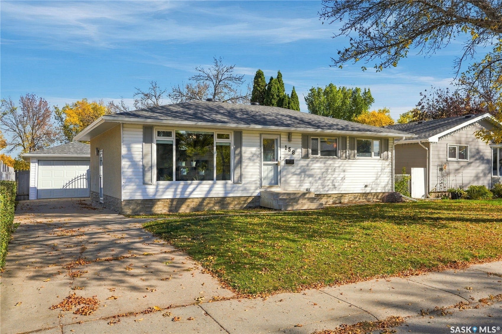 158 Smallwood Crescent, Saskatoon SK S7L 4Z6