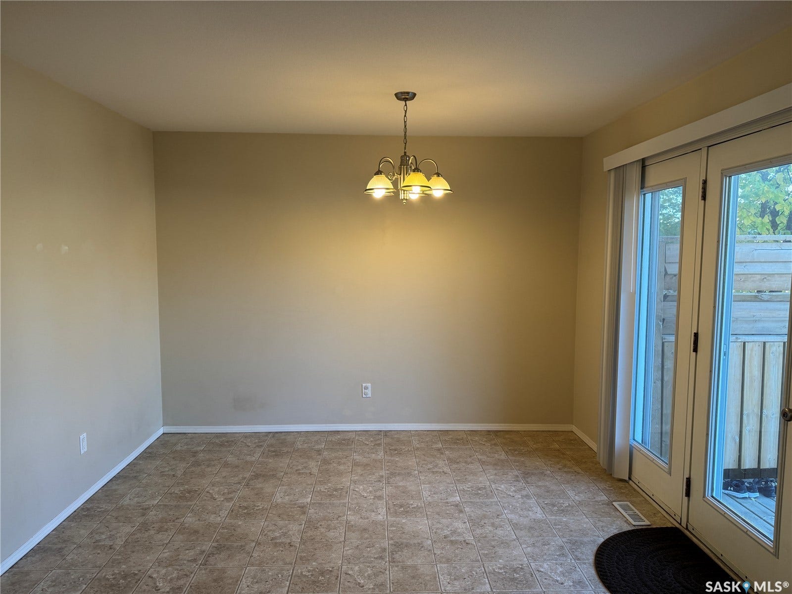 158 East Hampton Boulevard, Saskatoon SK S7R 0A7
