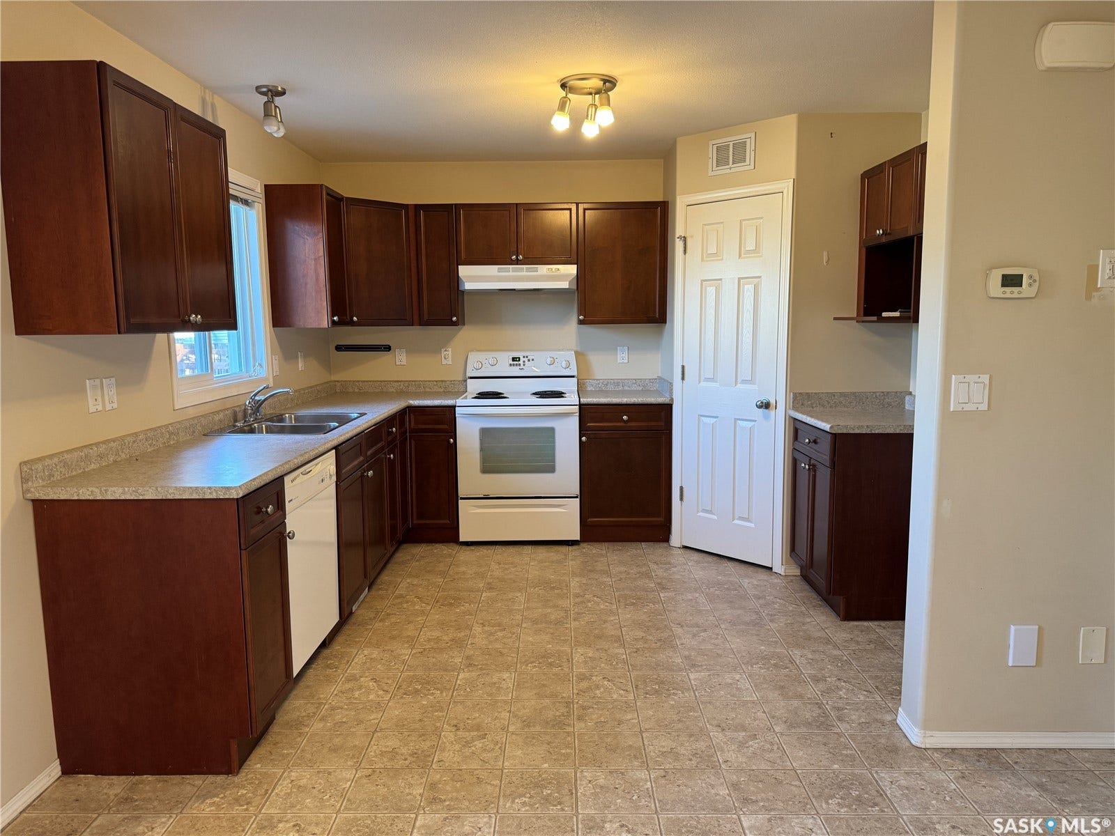 158 East Hampton Boulevard, Saskatoon SK S7R 0A7