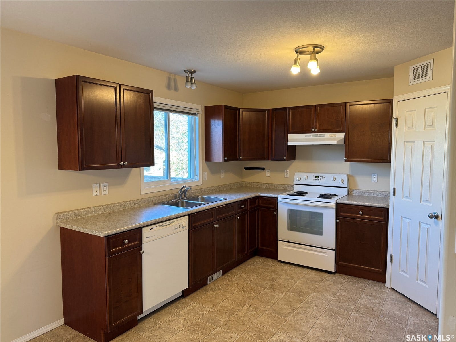 158 East Hampton Boulevard, Saskatoon SK S7R 0A7