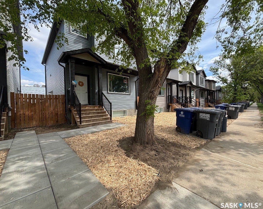1530 B Avenue N, Saskatoon SK S7L 1H1