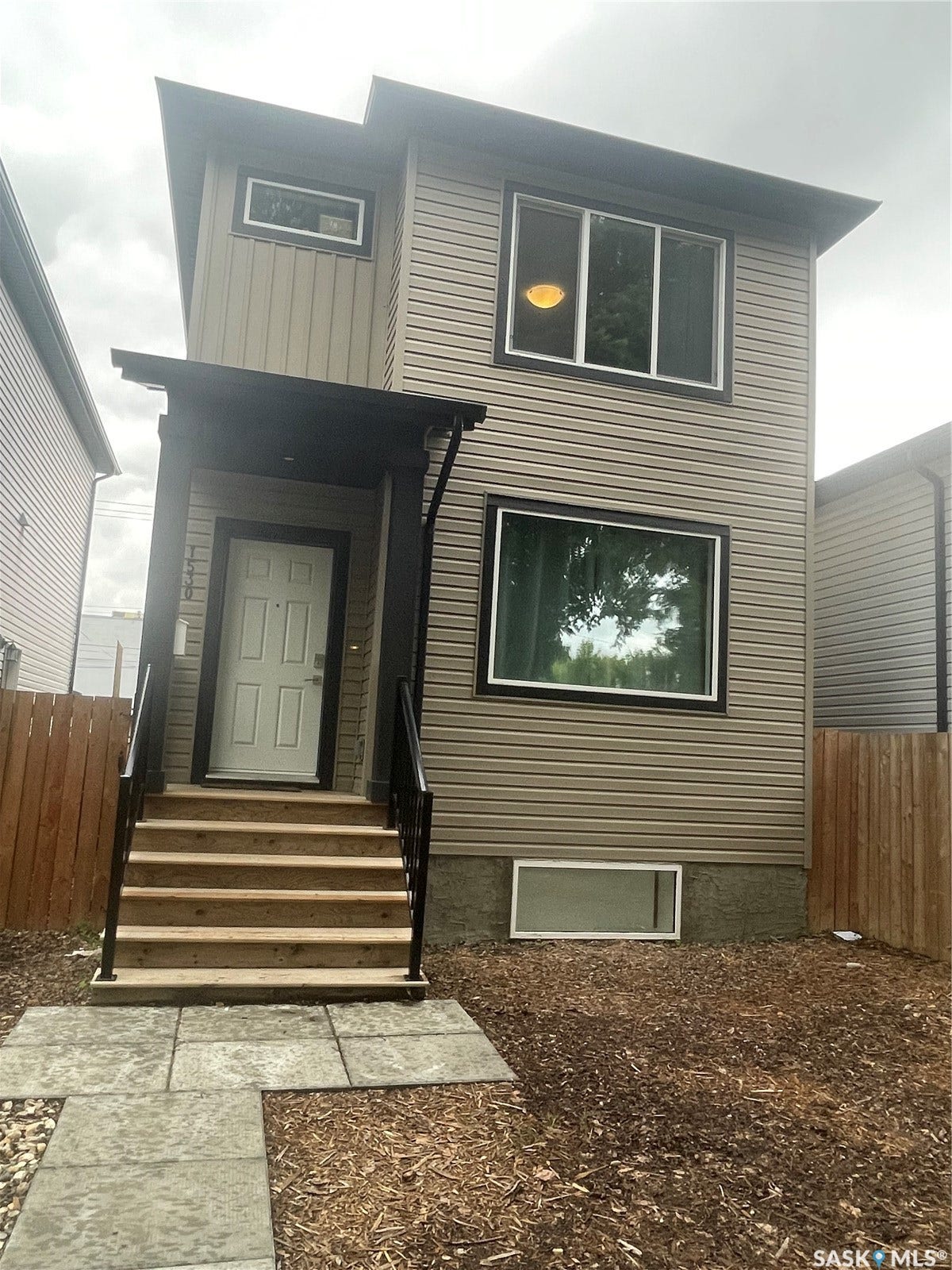 1530 B Avenue N, Saskatoon SK S7L 1H1