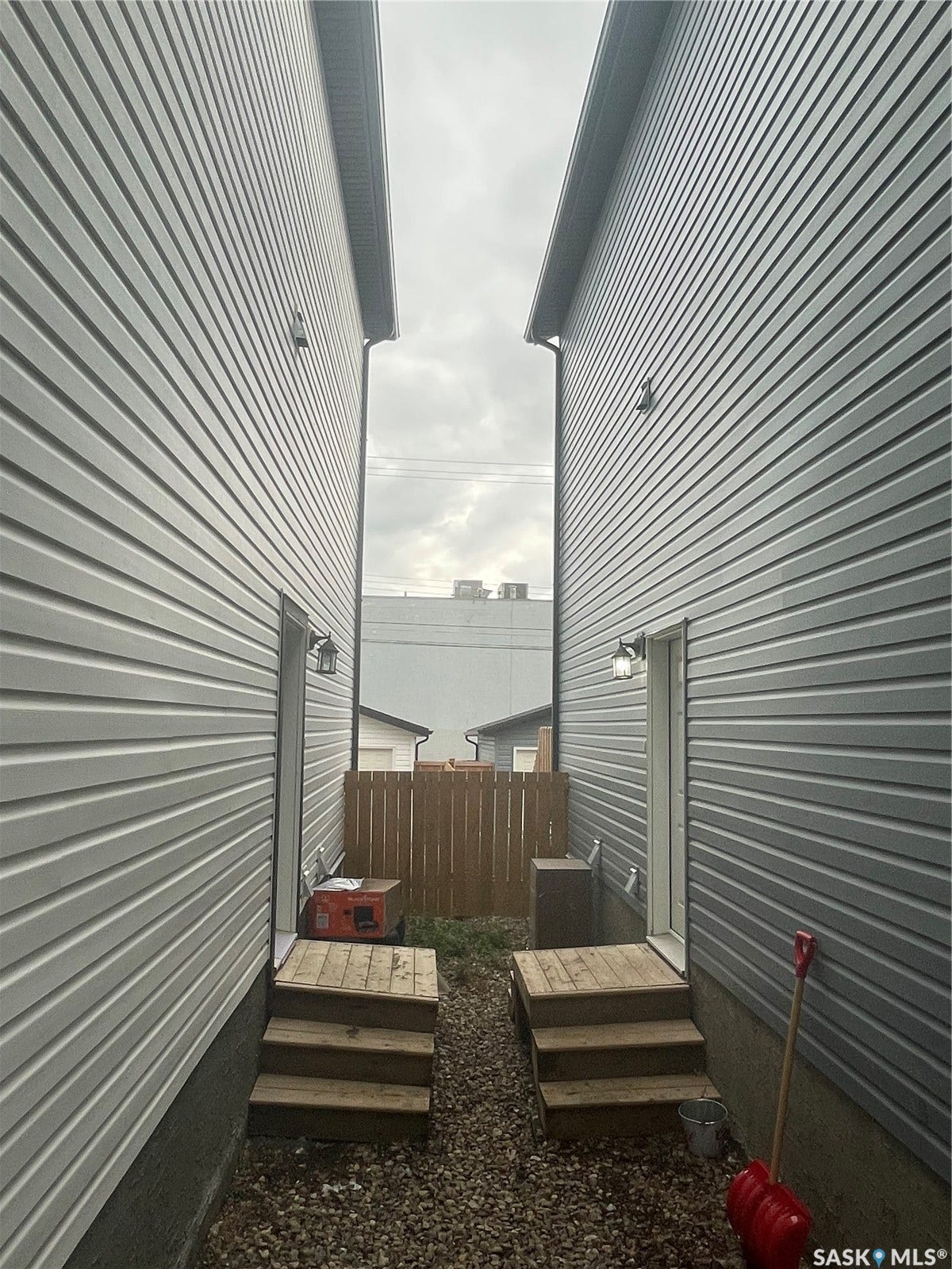 1530 B Avenue N, Saskatoon SK S7L 1H1