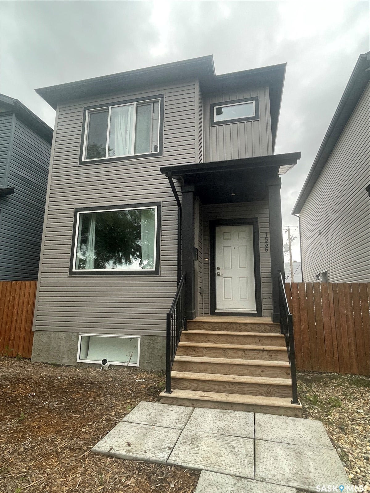 1530 B Avenue N, Saskatoon SK S7L 1H1
