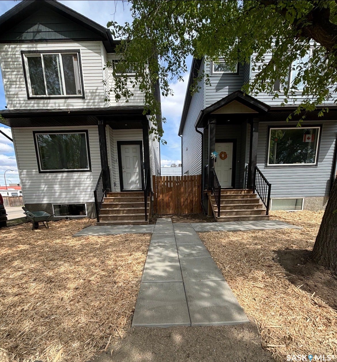 1530 B Avenue N, Saskatoon SK S7L 1H1