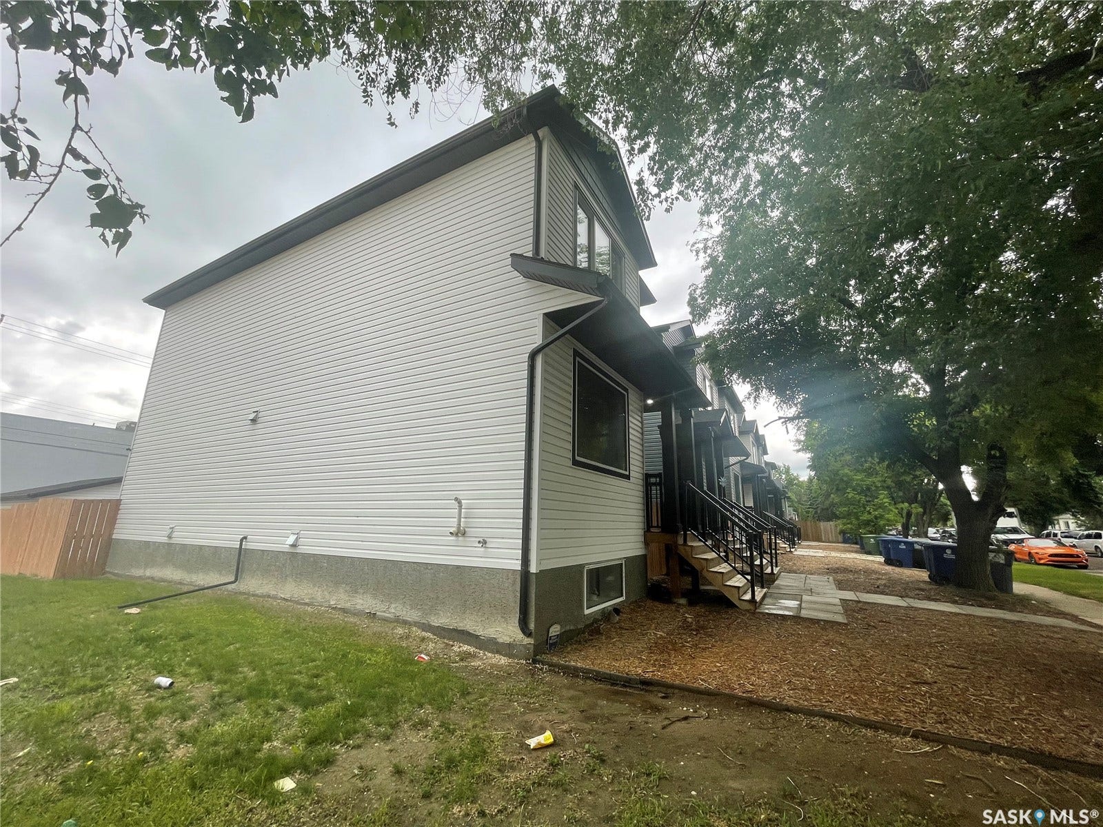 1530 B Avenue N, Saskatoon SK S7L 1H1
