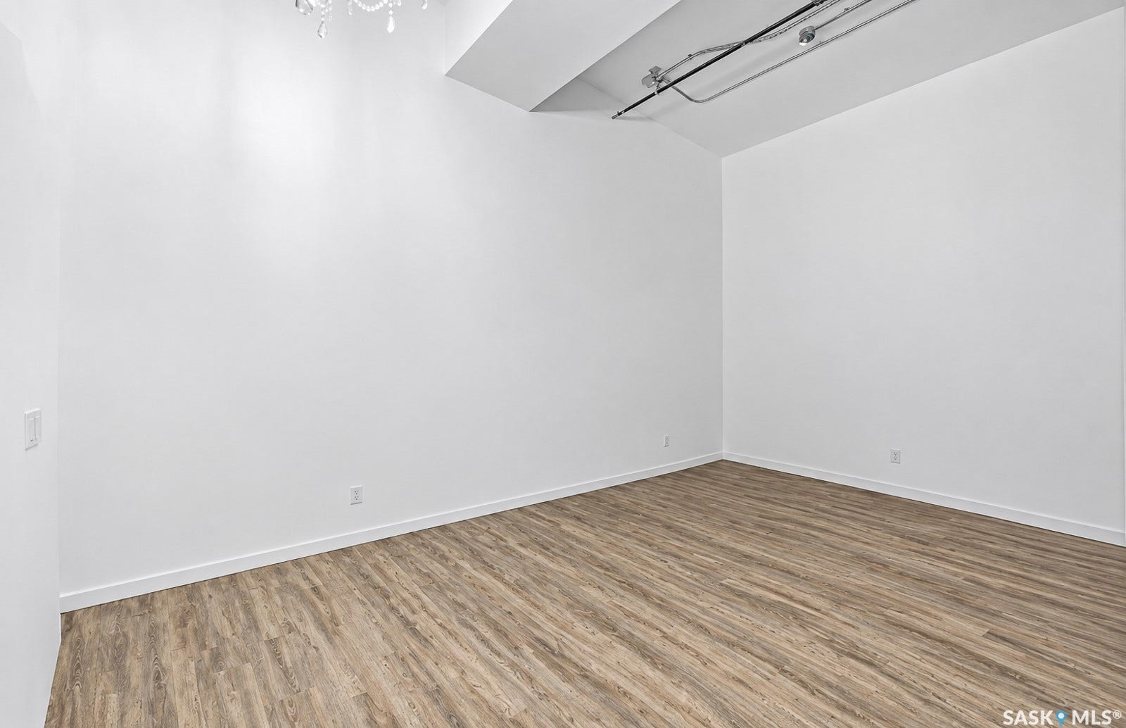 1275 BROAD Street, #112, Regina SK S4R 1Y2 1275 BROAD Street, #112, Regina SK S4R 1Y2