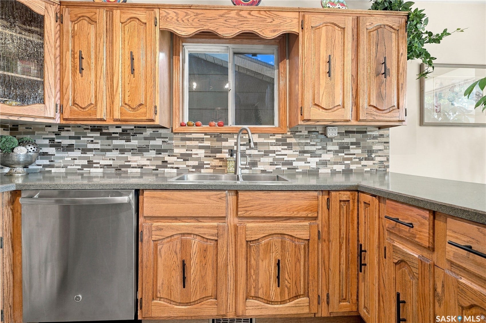 222 Smith Road, Saskatoon SK S7M 4Z5
