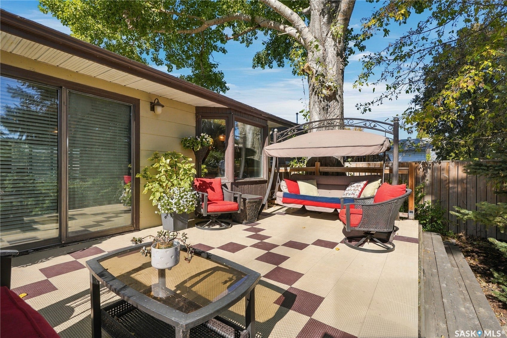 222 Smith Road, Saskatoon SK S7M 4Z5