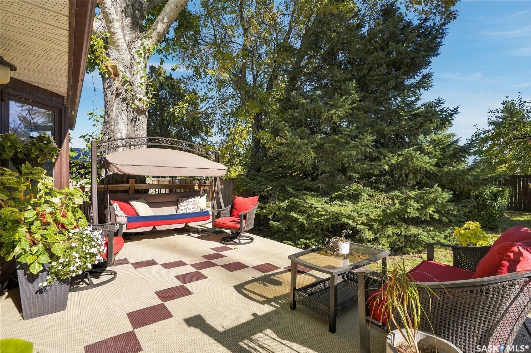 222 Smith Road, Saskatoon SK S7M 4Z5