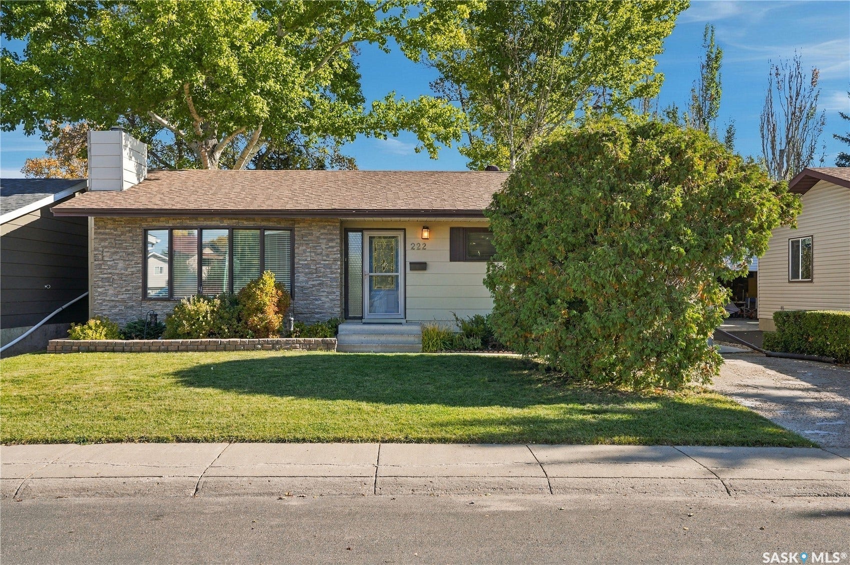 222 Smith Road, Saskatoon SK S7M 4Z5