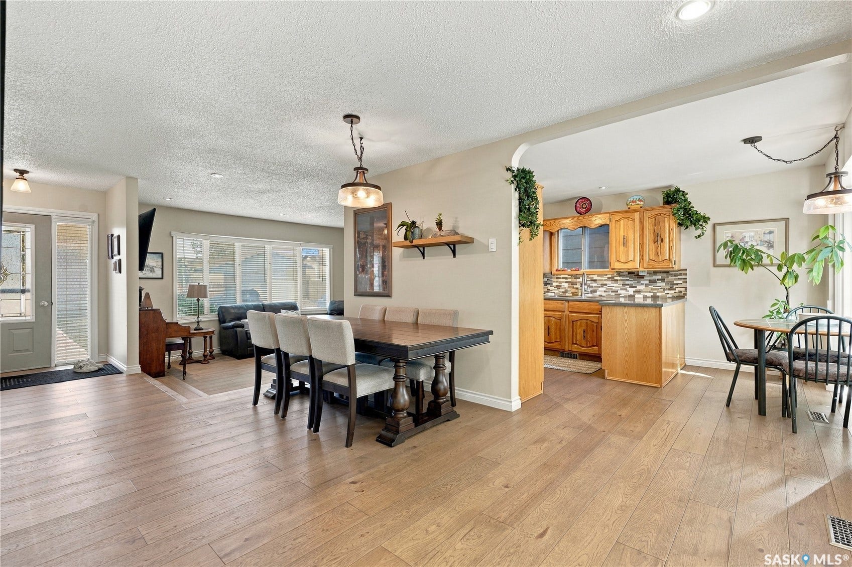 222 Smith Road, Saskatoon SK S7M 4Z5