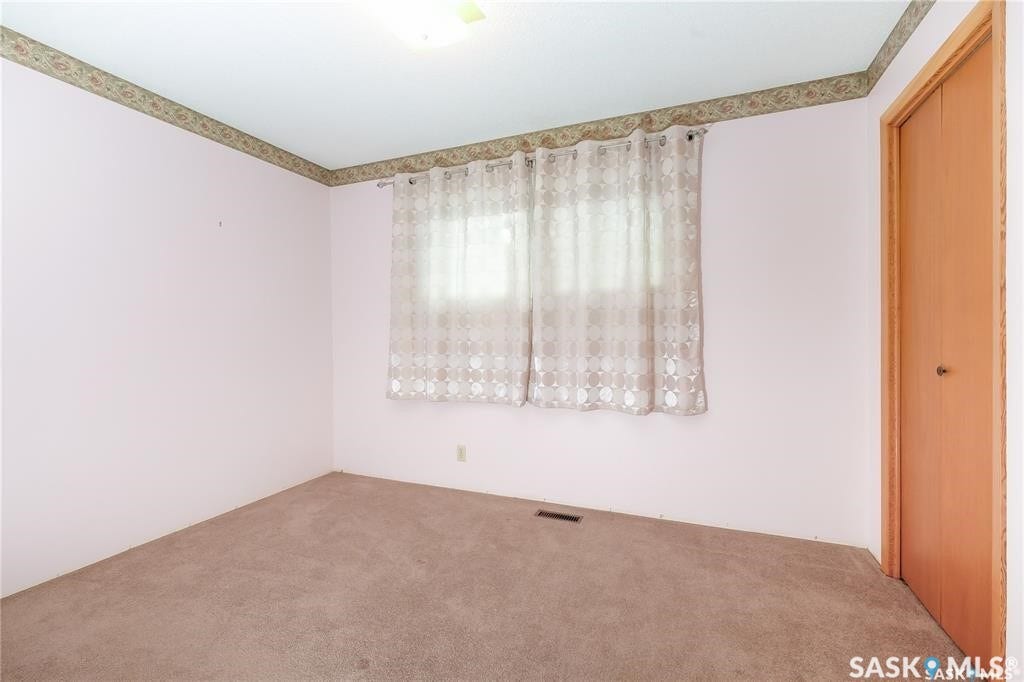 1425 9th Avenue N, Regina SK S4R 0E6