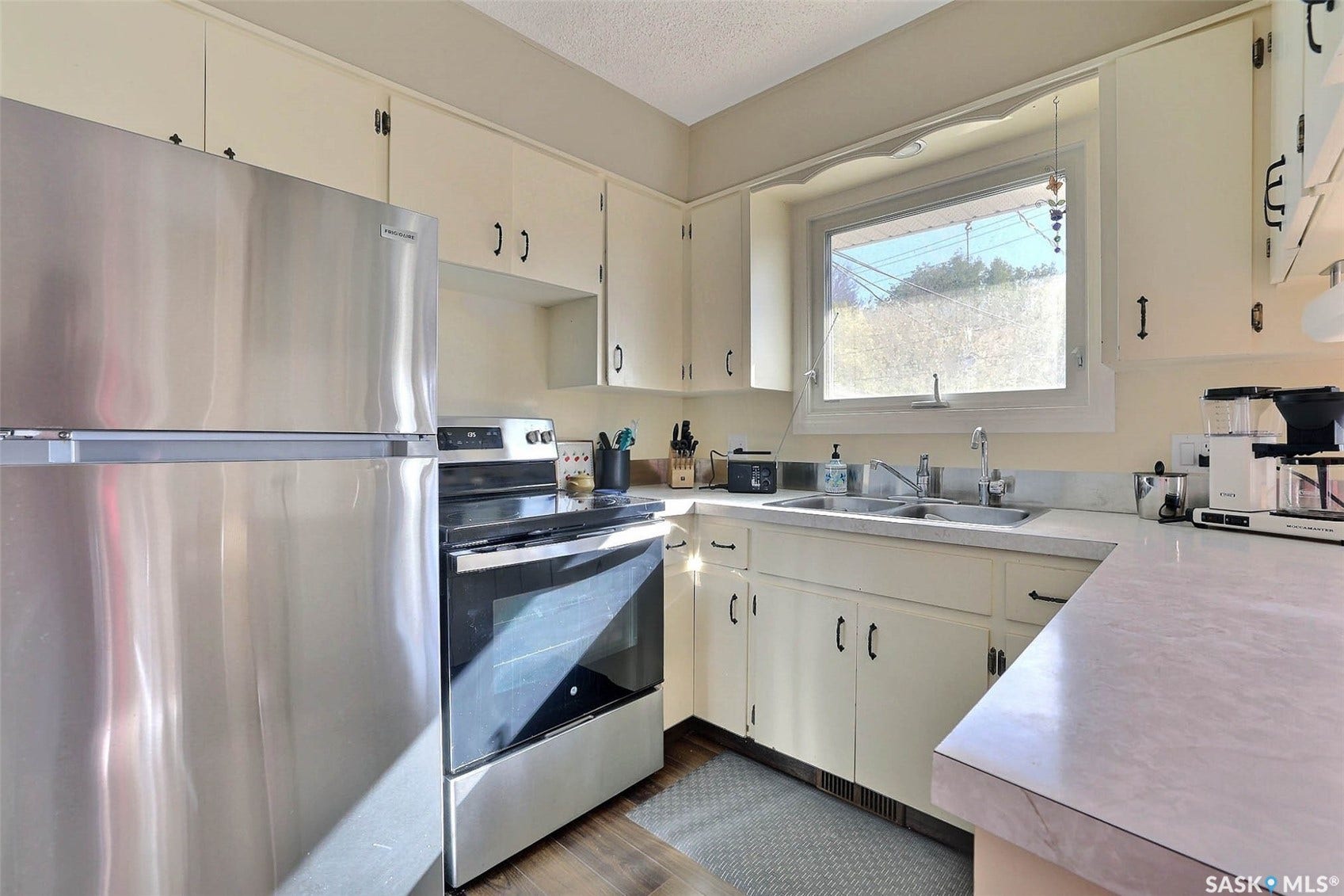 1425 9th Avenue N, Regina SK S4R 0E6