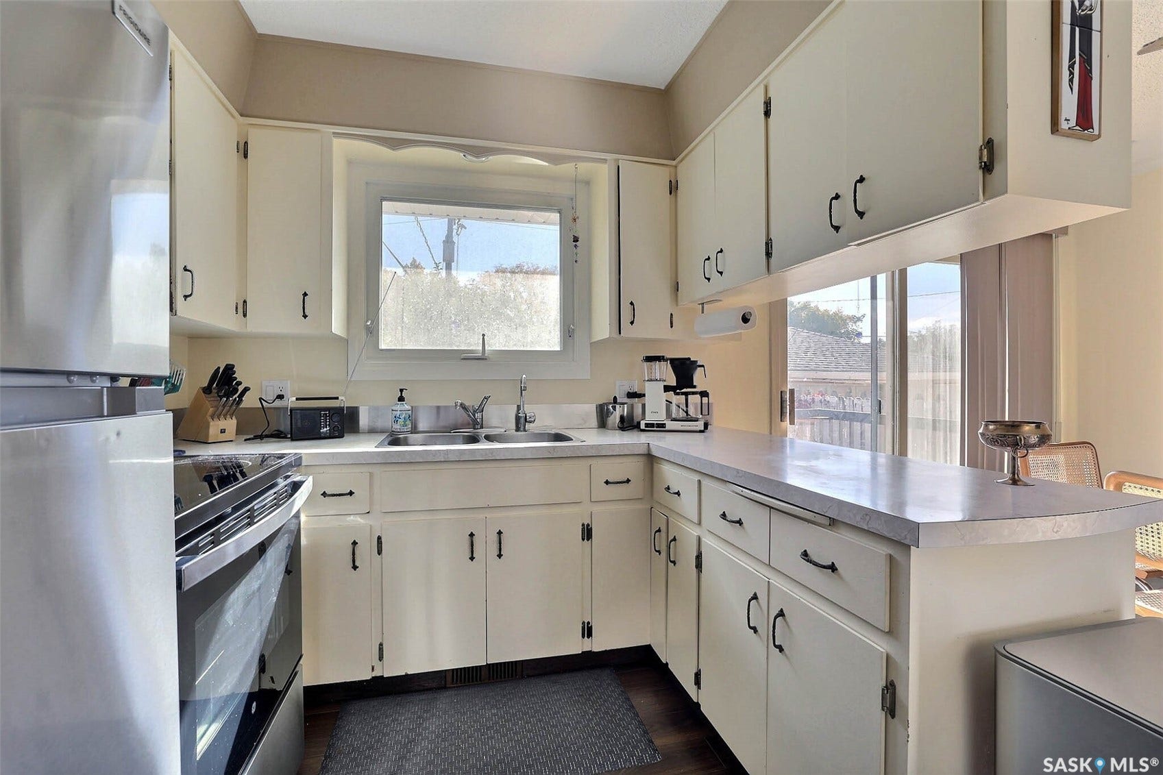 1425 9th Avenue N, Regina SK S4R 0E6