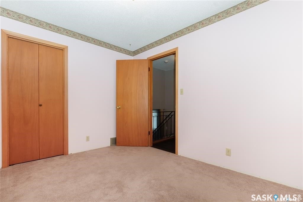 1425 9th Avenue N, Regina SK S4R 0E6