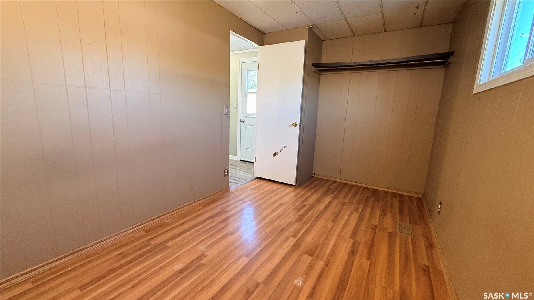 Wood-finish flooring with a neutral wall paneling