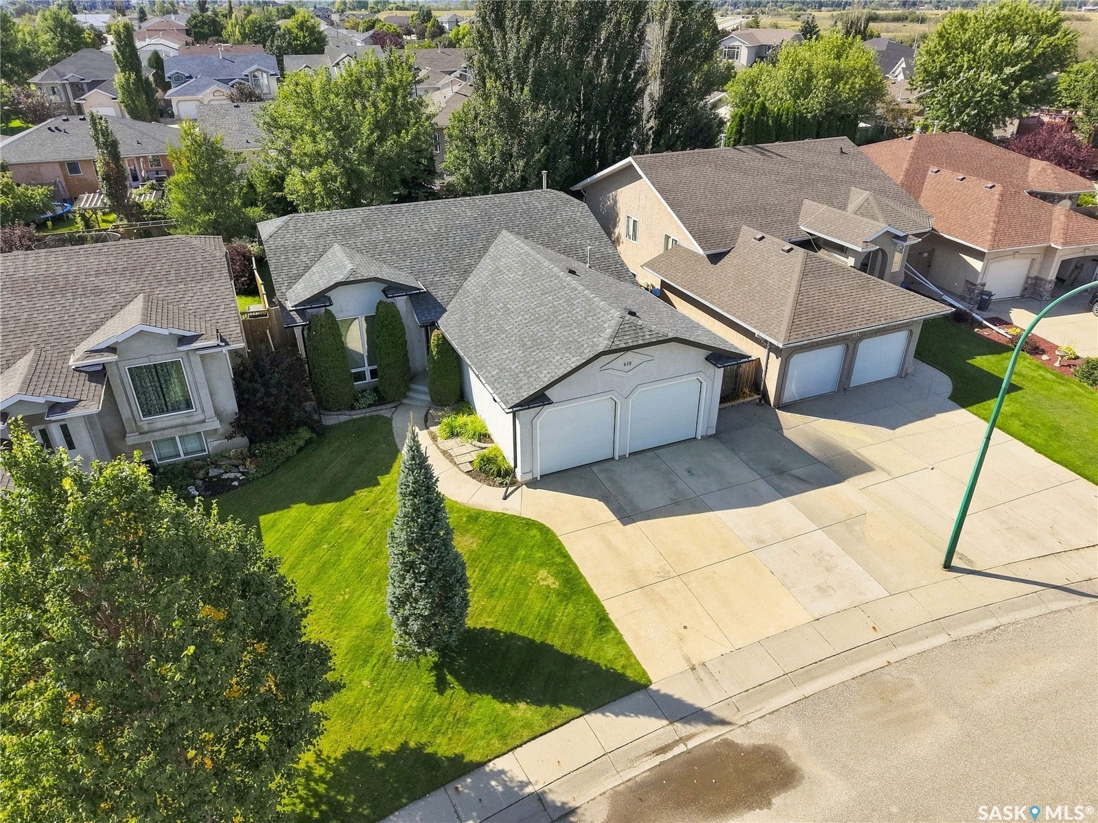 410 Bourgonje Court, Saskatoon SK S7S 1L7