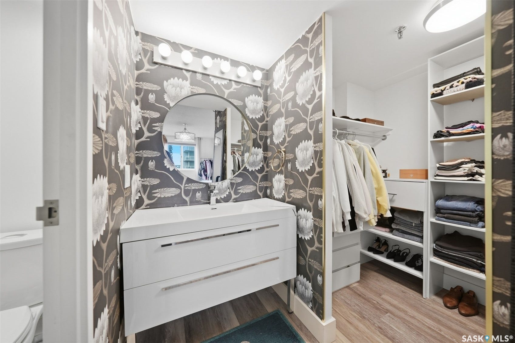 315 5th Avenue N, #1702, Saskatoon SK S7K 5Z8