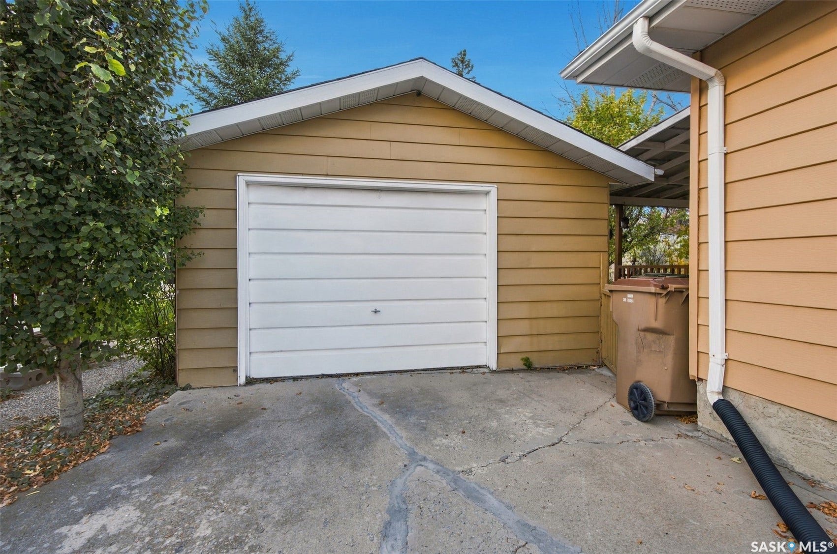 Oversize single garage