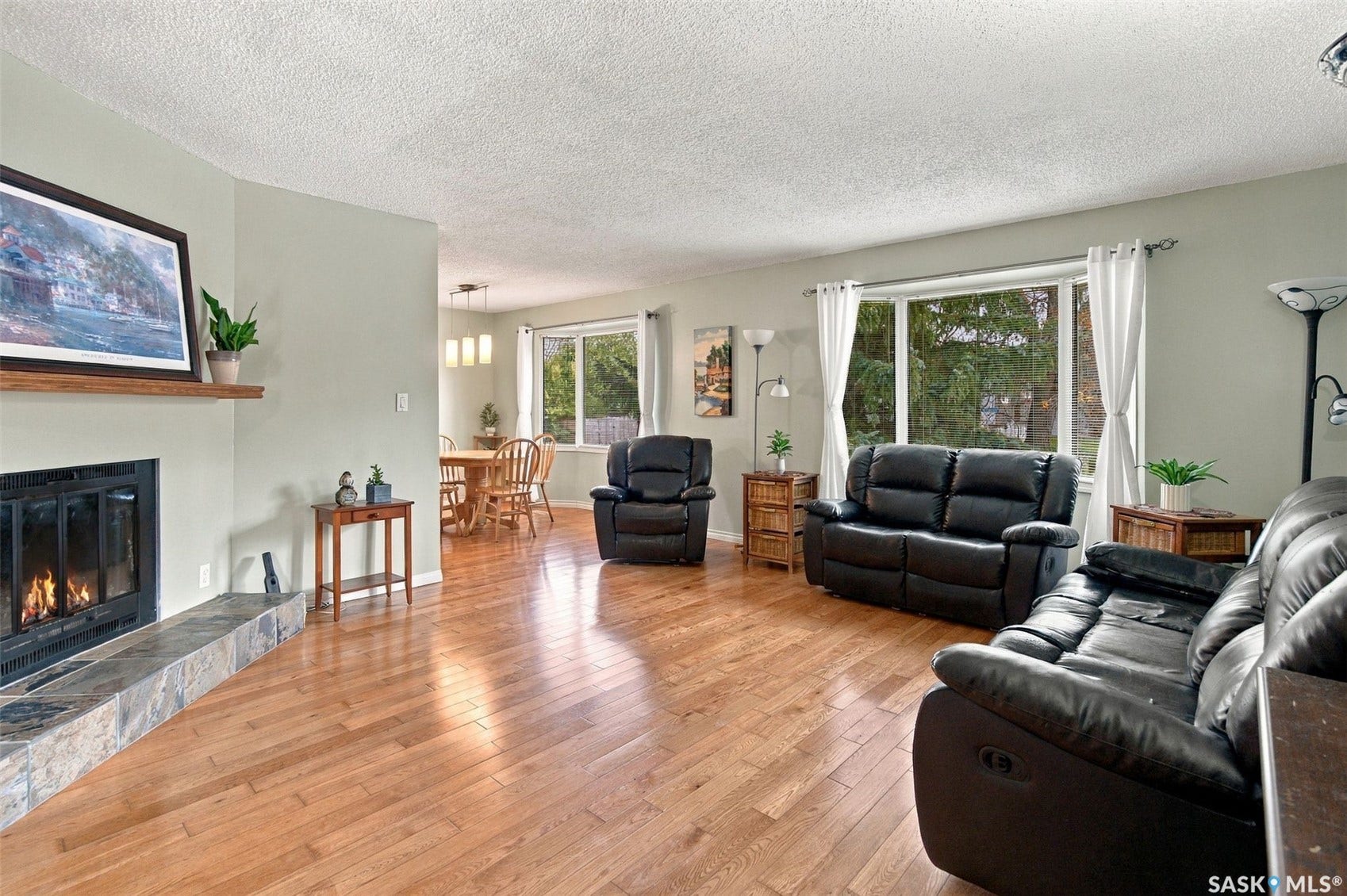 Flame in fireplace is AI generated. Seller has never used fireplace