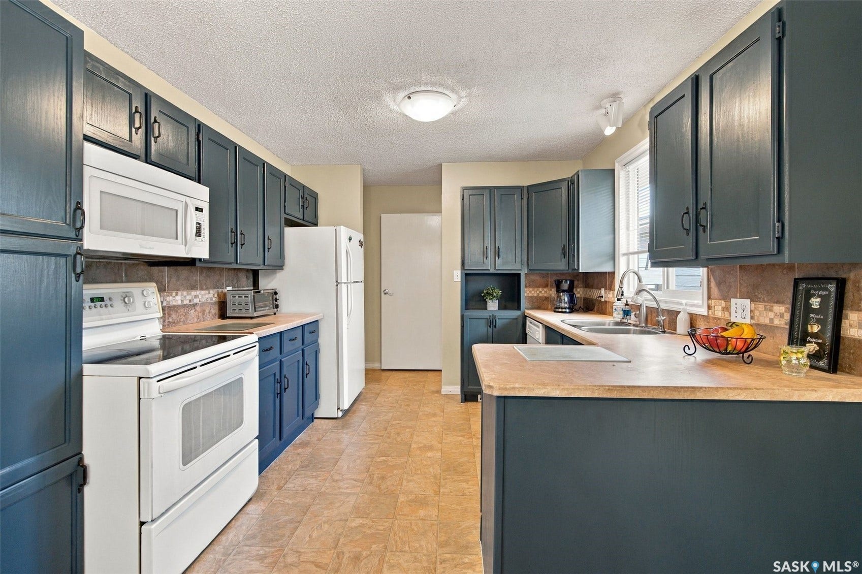Kitchen with plenty of work space