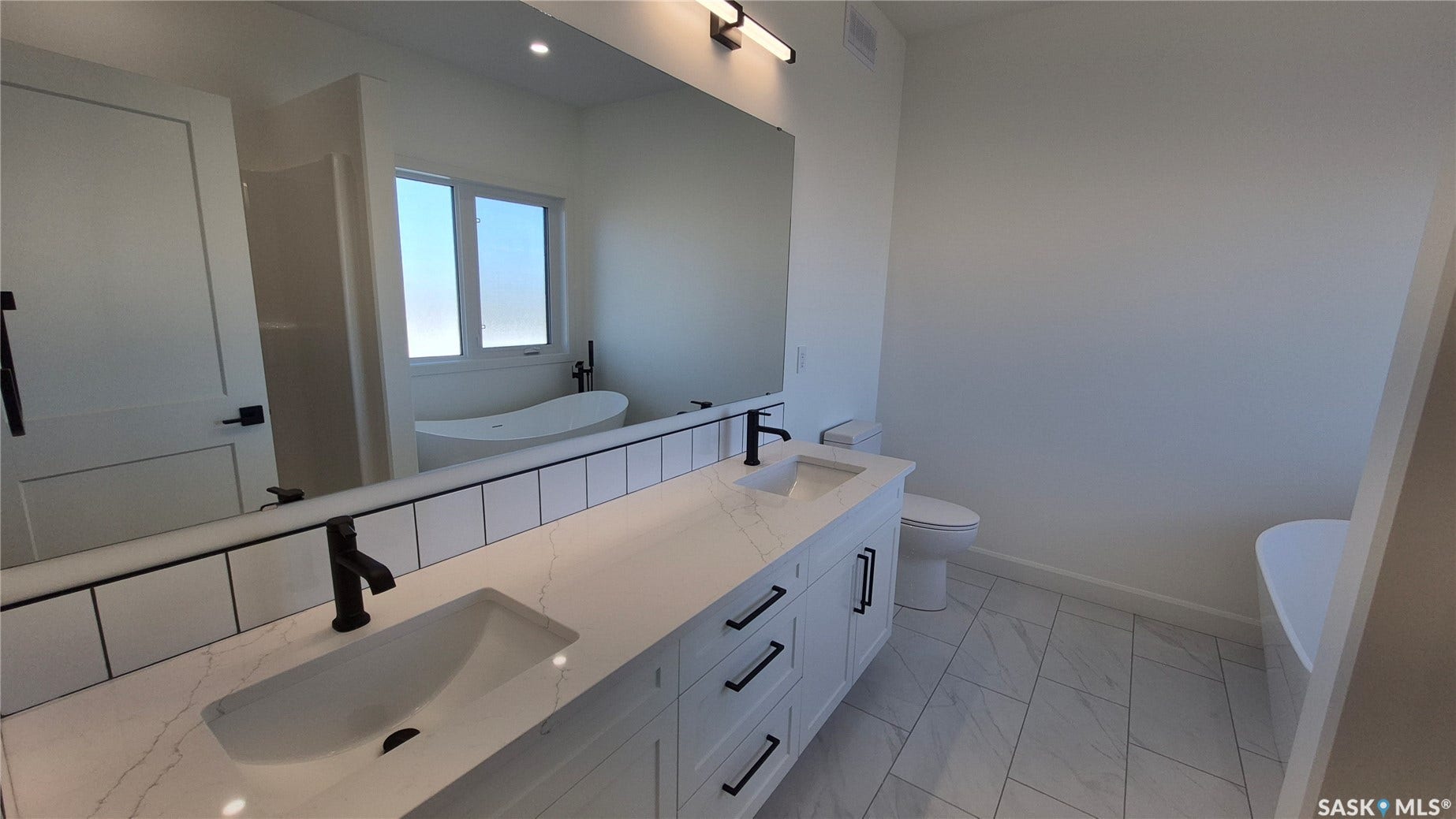5 Aaron Court, Pilot Butte SK S0G 3Z0