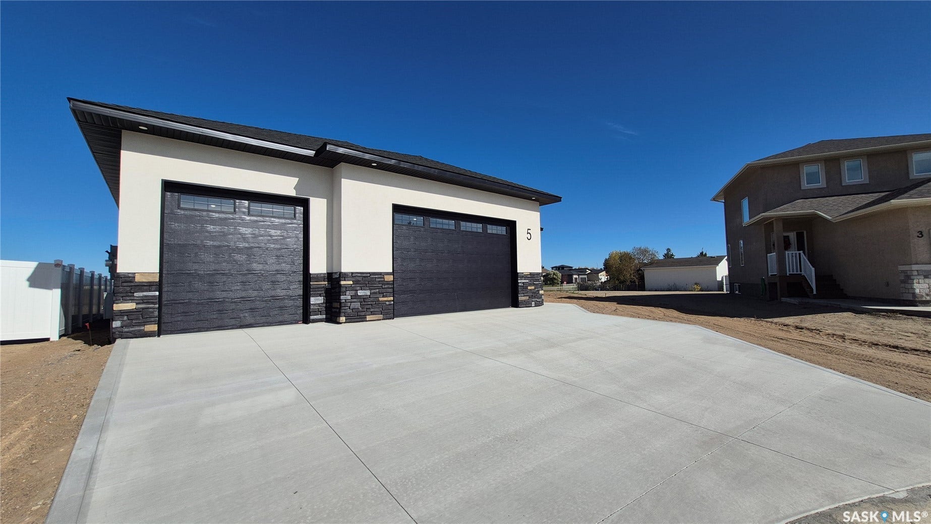 5 Aaron Court, Pilot Butte SK S0G 3Z0