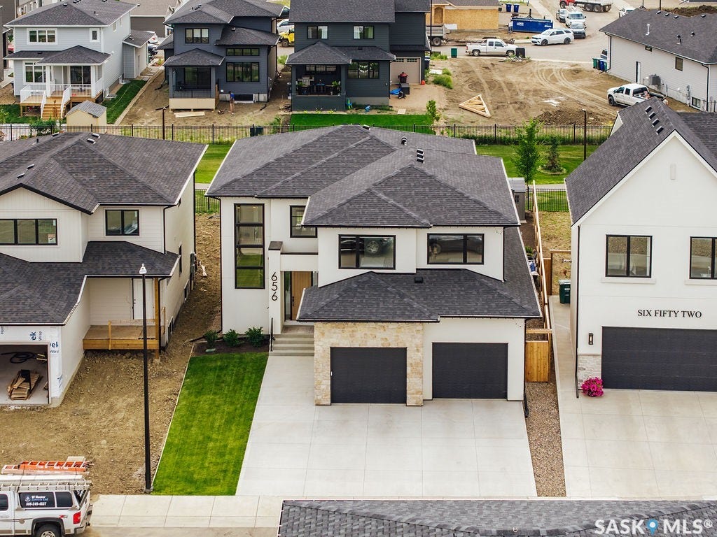 656 Pepper Bend, Saskatoon SK S7V 1T3