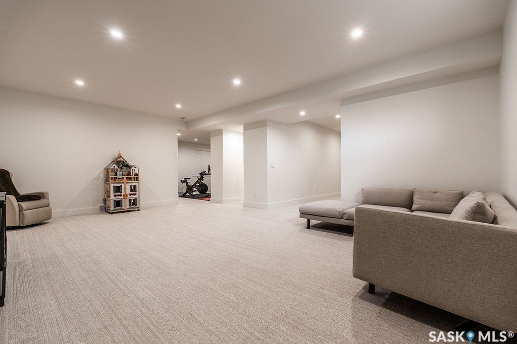 656 Pepper Bend, Saskatoon SK S7V 1T3