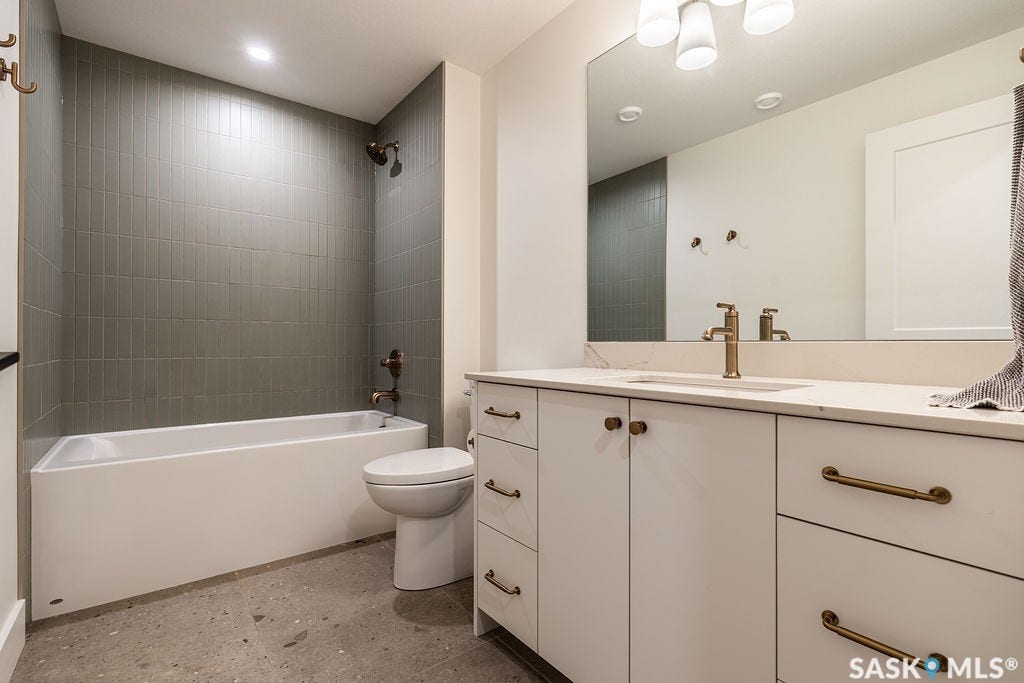 656 Pepper Bend, Saskatoon SK S7V 1T3