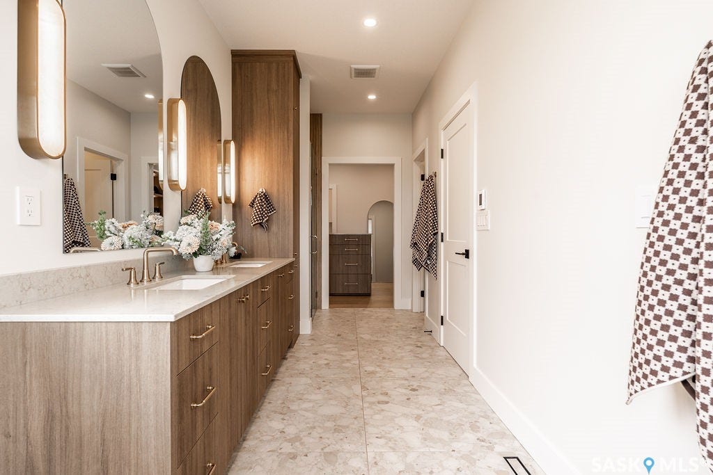 656 Pepper Bend, Saskatoon SK S7V 1T3