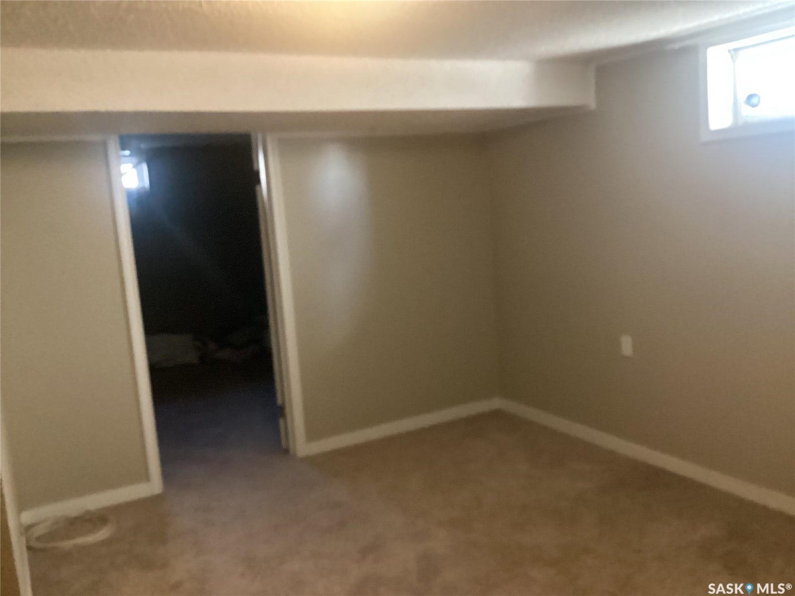 Recessed window opening, neutral tone wall paint, carpeted flooring, white trim details