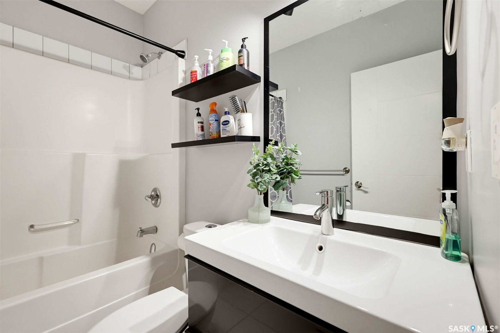 3814 33rd Street W, Saskatoon SK S7R 0M1