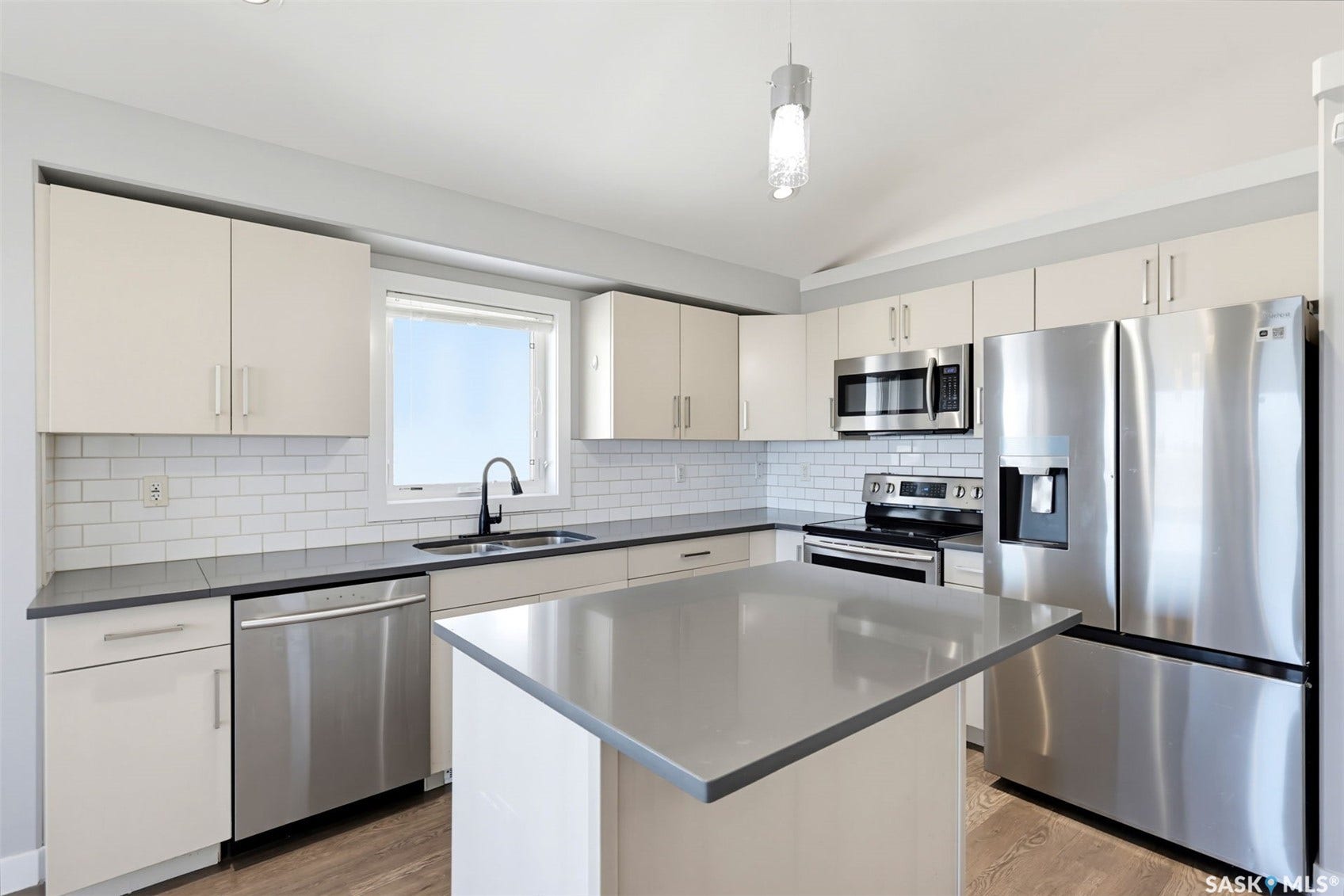 3814 33rd Street W, Saskatoon SK S7R 0M1