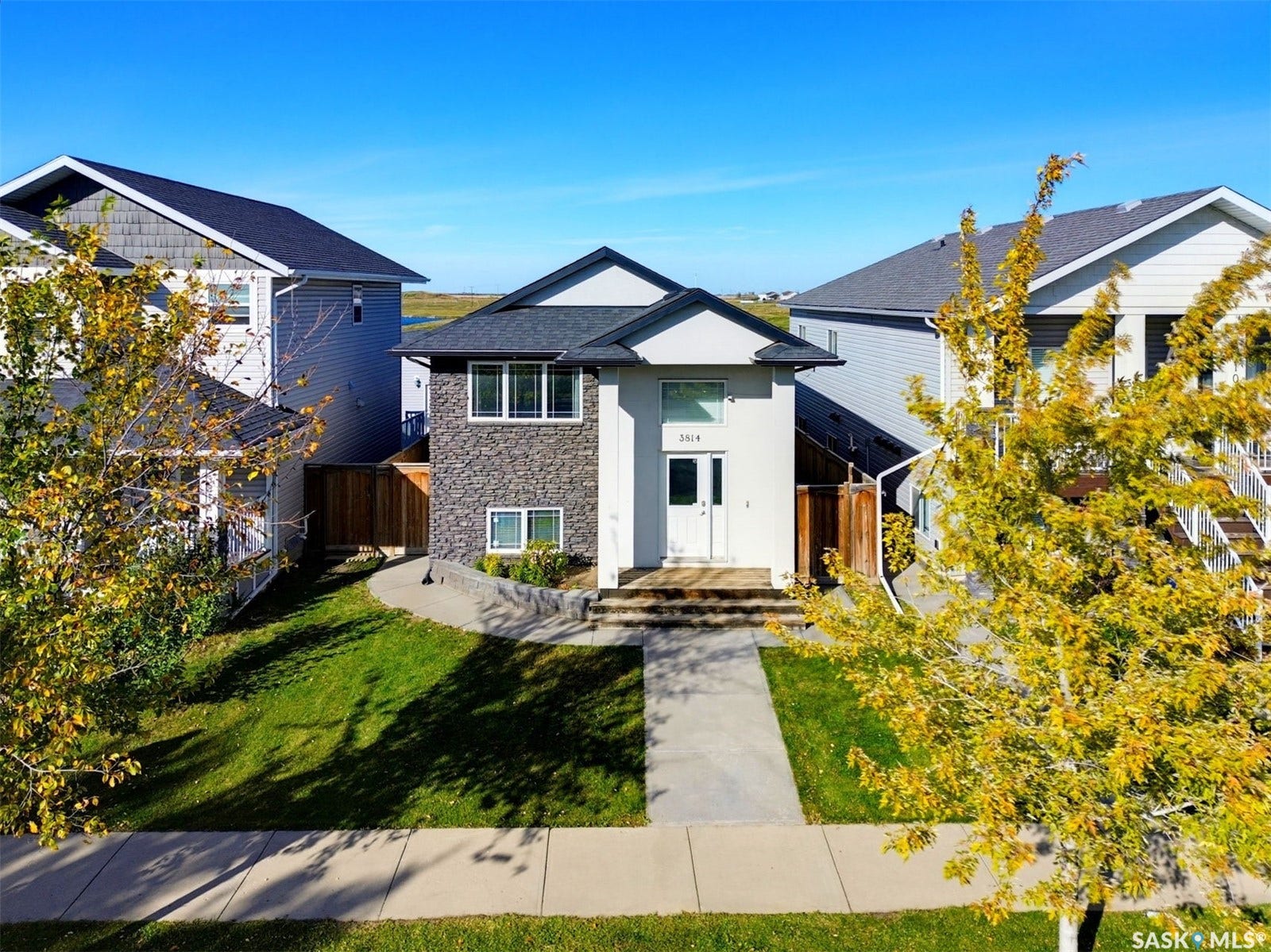 3814 33rd Street W, Saskatoon SK S7R 0M1