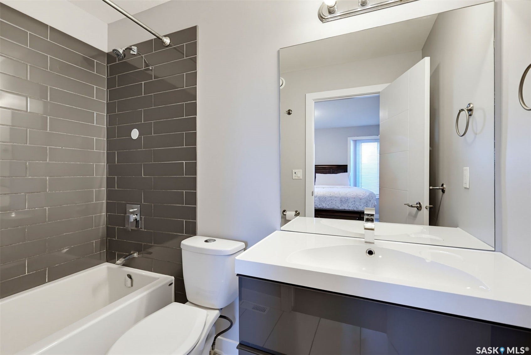 3814 33rd Street W, Saskatoon SK S7R 0M1