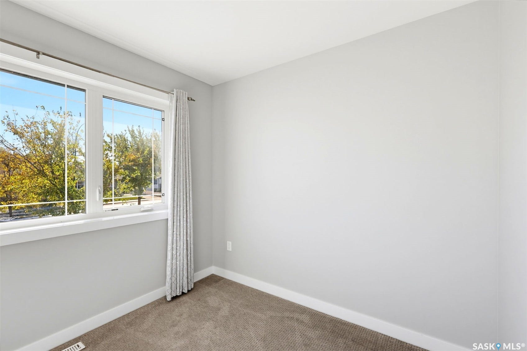 3814 33rd Street W, Saskatoon SK S7R 0M1