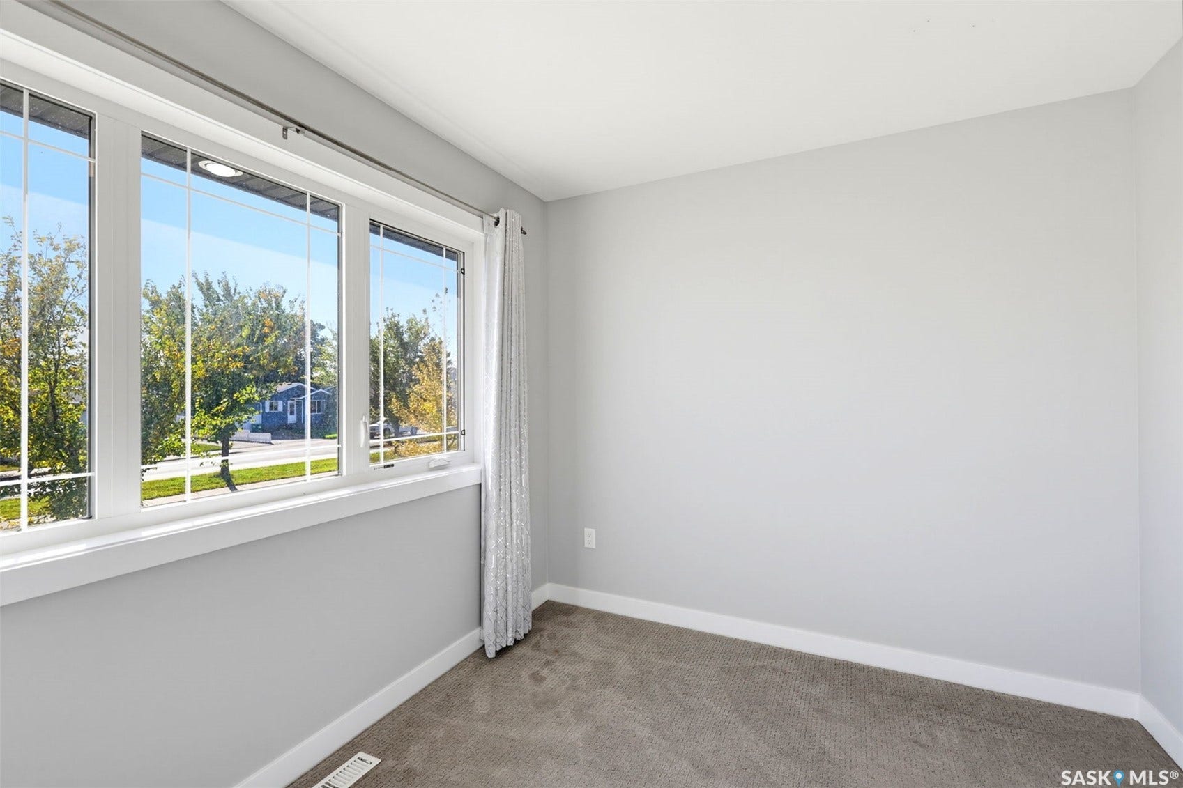 3814 33rd Street W, Saskatoon SK S7R 0M1