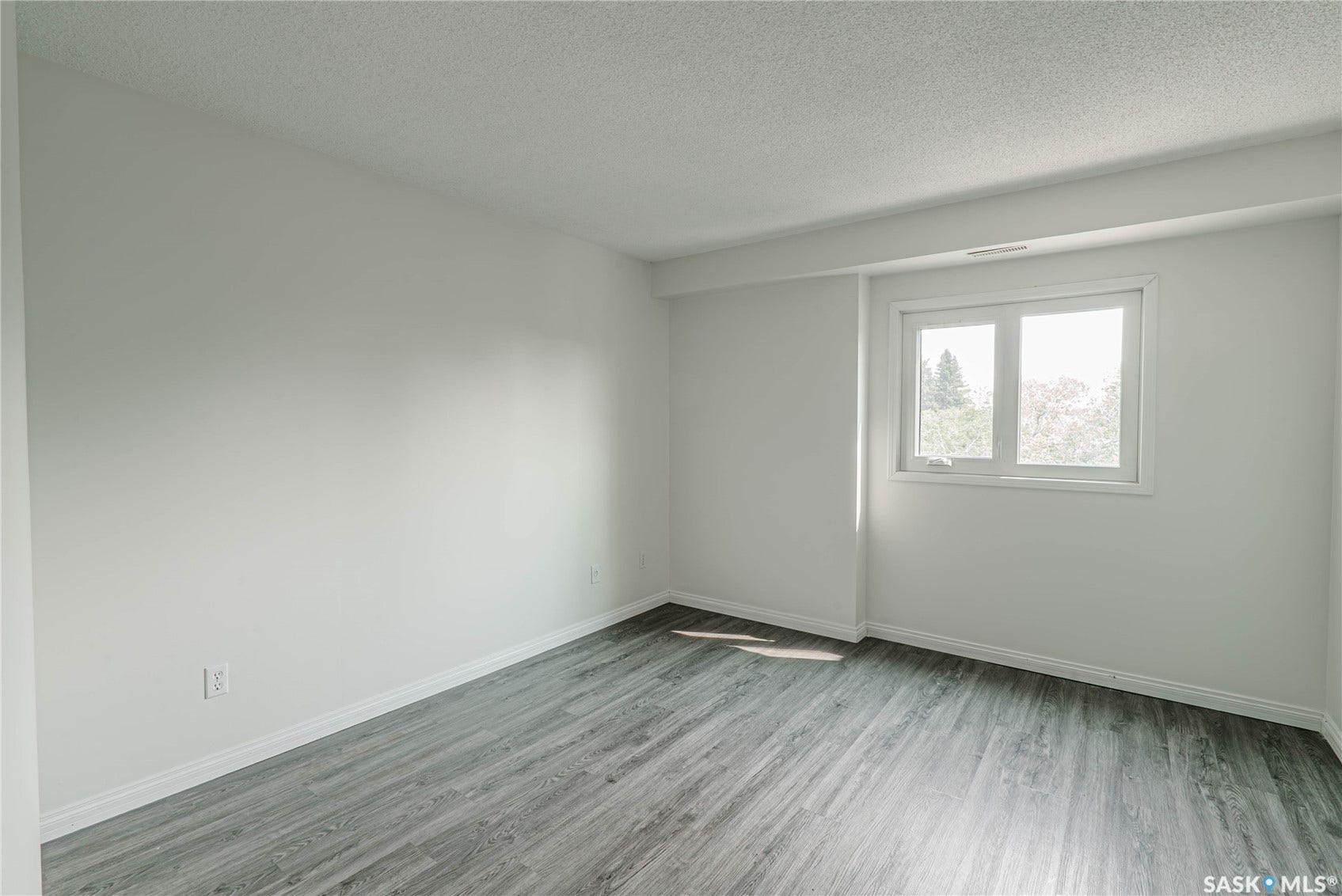 611 University Drive, #404, Saskatoon SK S7N 3Z1