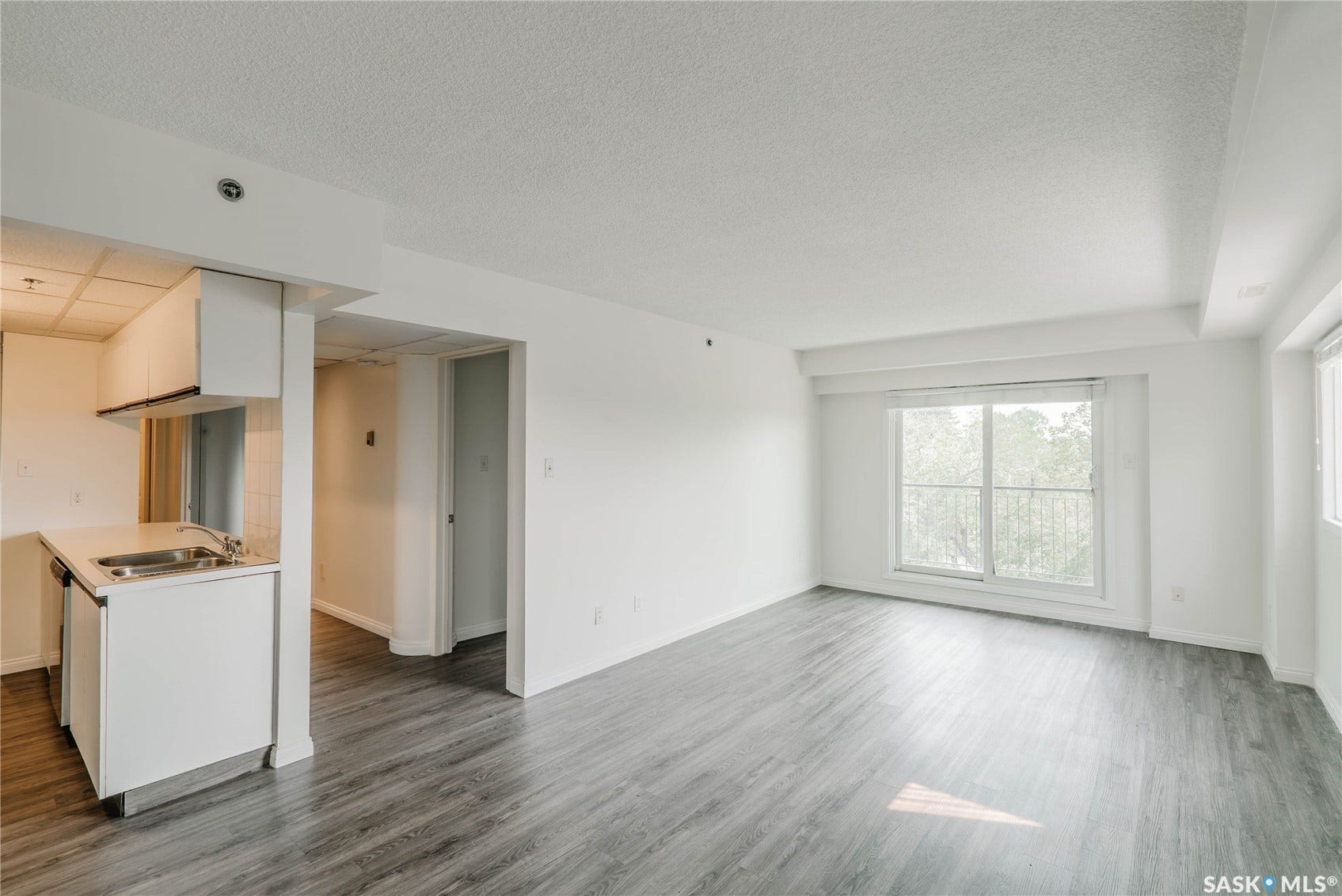 611 University Drive, #404, Saskatoon SK S7N 3Z1