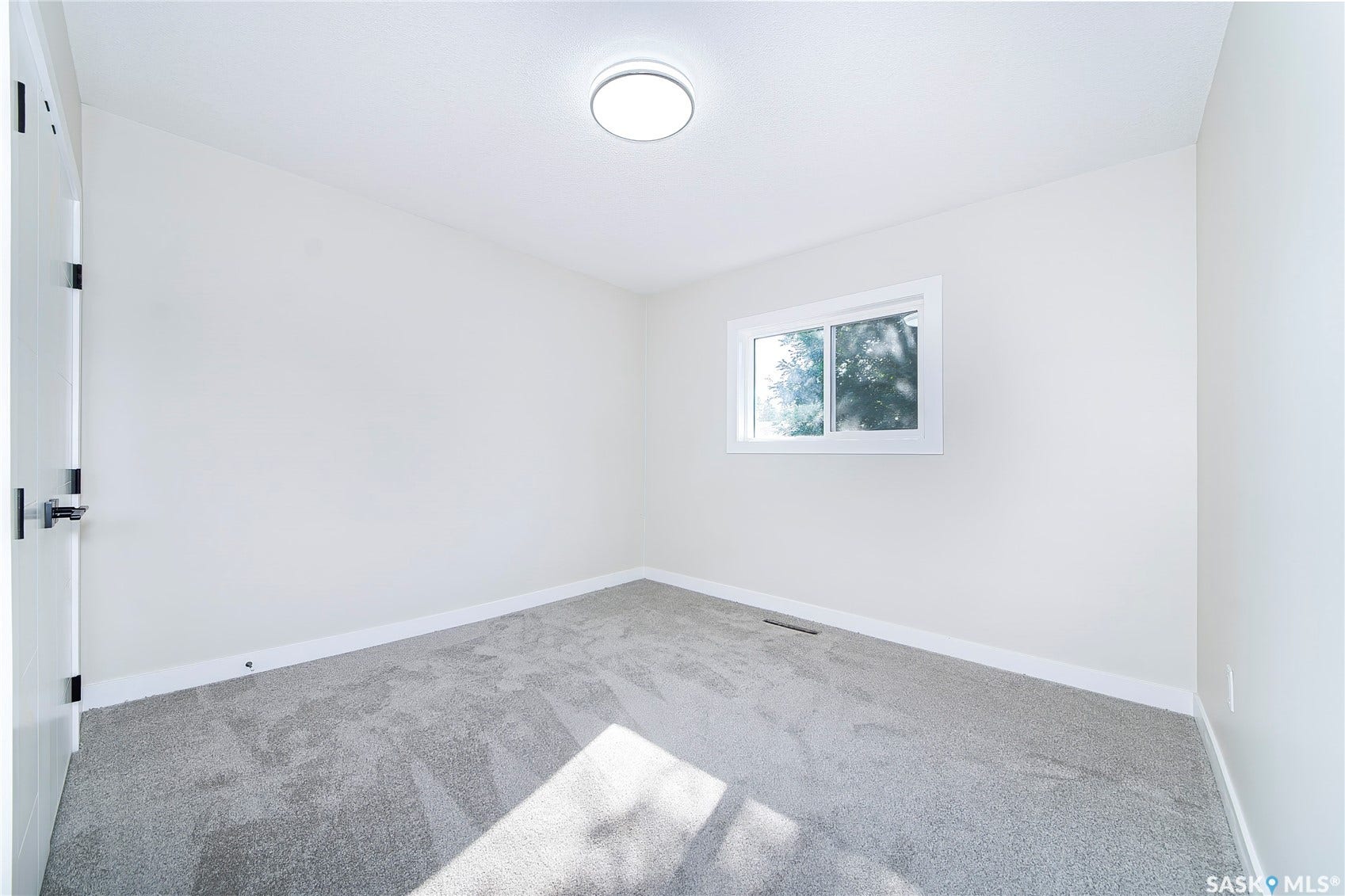 451 R Avenue S, Saskatoon SK S7M 2Z4