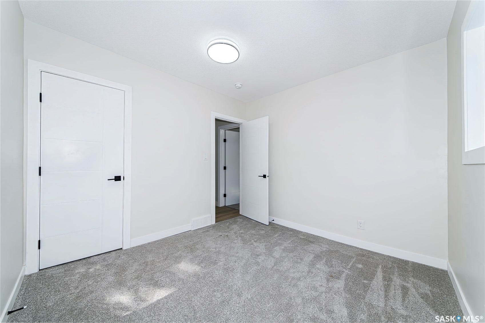 451 R Avenue S, Saskatoon SK S7M 2Z4