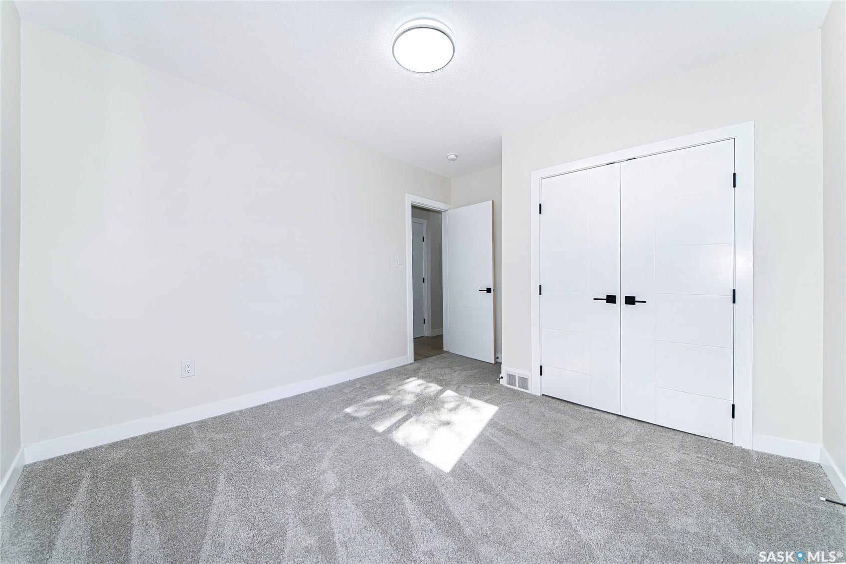 451 R Avenue S, Saskatoon SK S7M 2Z4