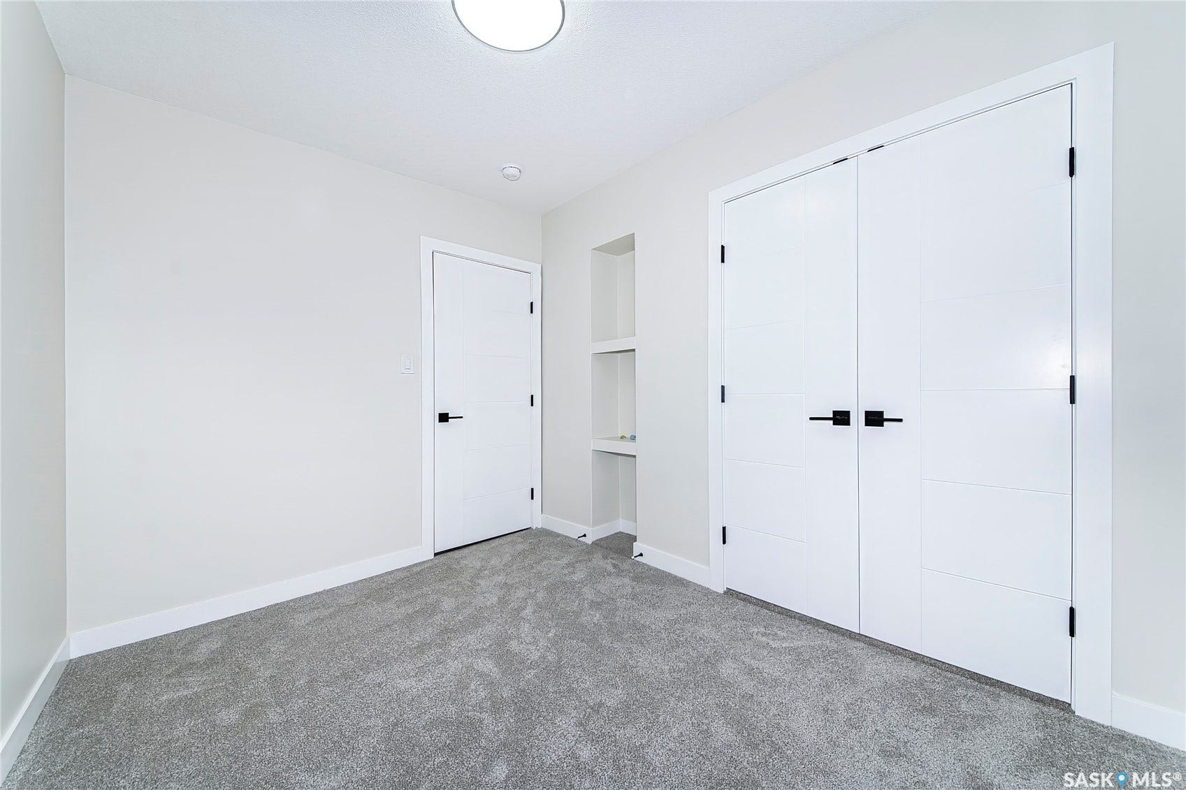 451 R Avenue S, Saskatoon SK S7M 2Z4