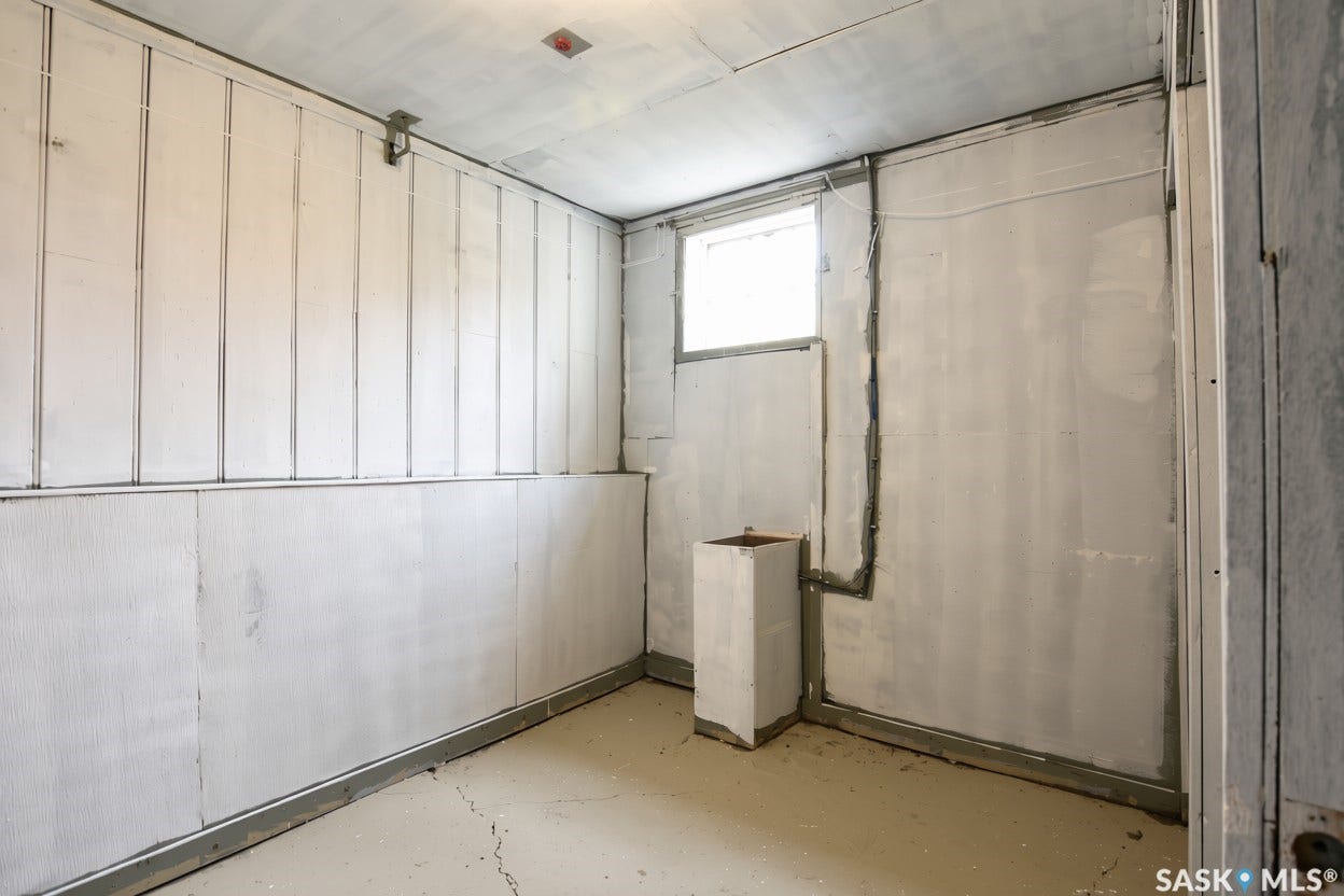 the third bedroom in basement doesn't have a door.
